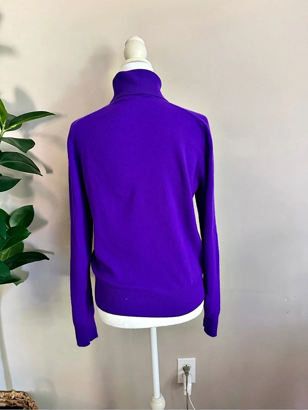 NWOT Ann Taylor 100% Cashmere Turtleneck Sweater Royal Purple SizeM
Quiet Luxury - Picture 2 of 14